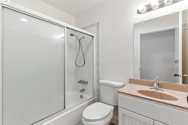 14617 Doolittle Dr, San Leandro CA: https://media.crmls.org/mediaz/17715601-422c-4211-b76e-d51023f47959.jpg