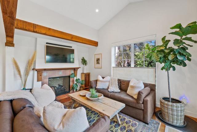 105 Zanzibar Drive, Aptos CA: https://media.crmls.org/mediaz/17718375-7065-46bc-80e2-89651e97df70.jpg