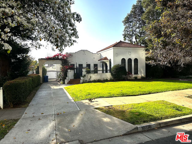 10736 Ashton Avenue, Los Angeles CA: https://media.crmls.org/mediaz/1771ac38-45a1-4928-aa0f-df5ca17eedd0.jpg