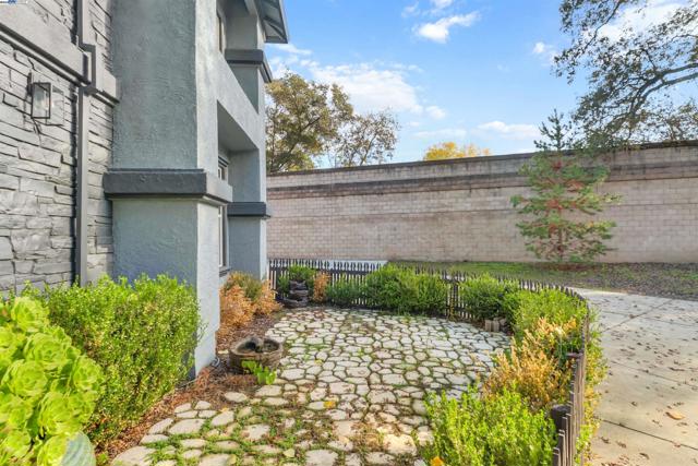 5512 Sagehen Ct, Loomis CA: https://media.crmls.org/mediaz/17721abd-fae7-4d6b-9319-7c6fe6826f28.jpg