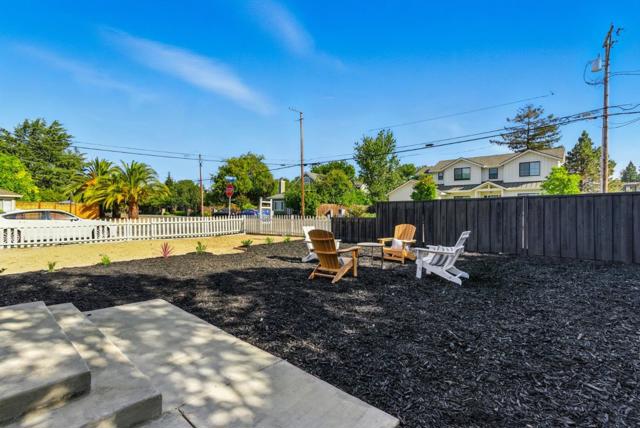 2188 Yorkshire Way, Mountain View CA: https://media.crmls.org/mediaz/1772e158-ccf6-475d-9efa-d0711f12c733.jpg