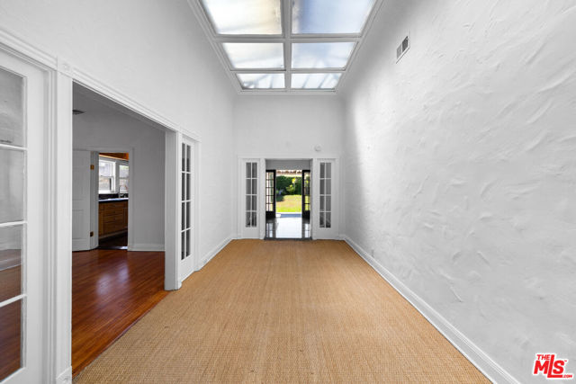 107 S Lucerne Boulevard, Los Angeles CA: https://media.crmls.org/mediaz/1772fe8b-7a19-4c04-9b18-6cc9345f343b.jpg
