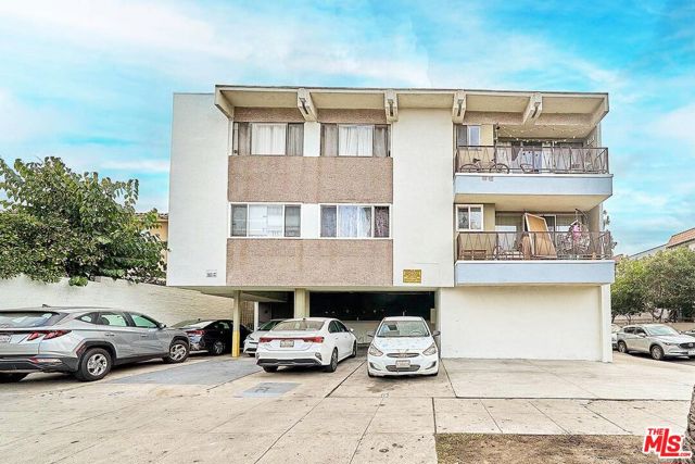 4171 W 4th Street, Los Angeles CA: https://media.crmls.org/mediaz/17734fce-8eed-4256-bb9b-38576f9fe303.jpg