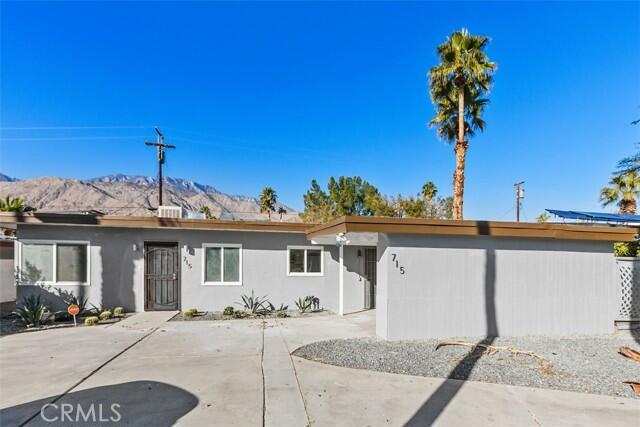 715 N Sunrise Way, Palm Springs CA: https://media.crmls.org/mediaz/1773c2d3-35e2-4f3c-823f-3acfbc932e87.jpg