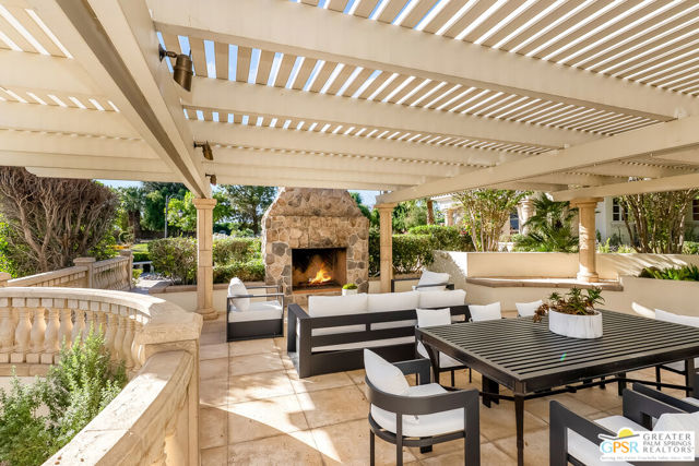 1 Saint Petersburg Court, Rancho Mirage CA: https://media.crmls.org/mediaz/1773cd08-7203-47b8-b773-24f25a4737c4.jpg