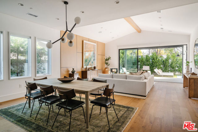 5328 Allott Avenue, Sherman Oaks CA: https://media.crmls.org/mediaz/17747857-35c5-4acf-9971-0029fb43e28d.jpg