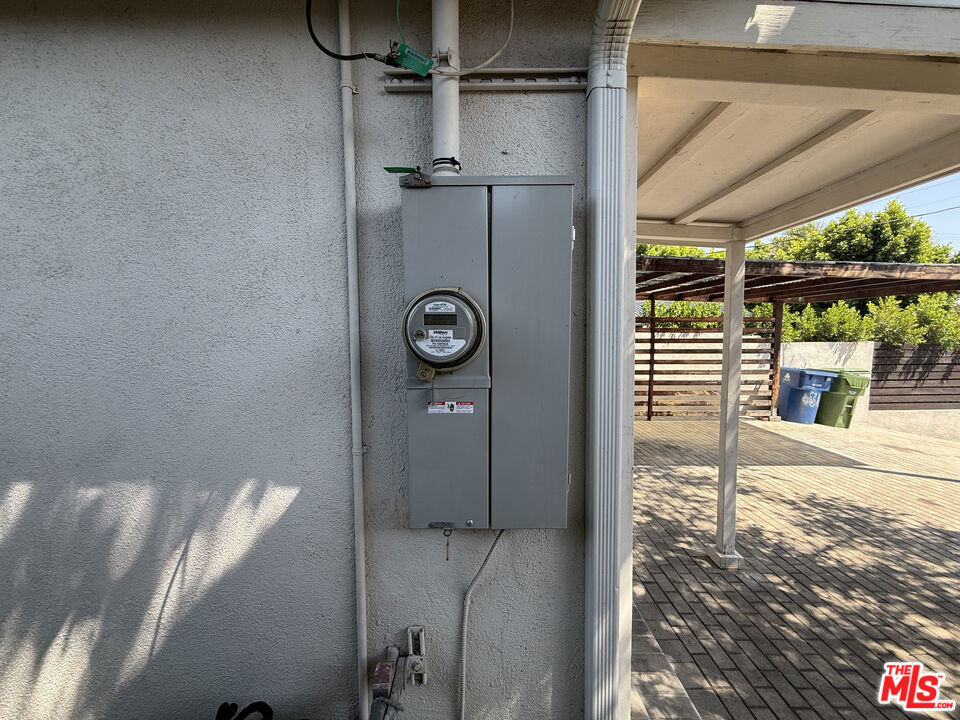 https://media.crmls.org/mediaz/1774a989-0d0e-4895-ab64-47b4d913c688.jpg?preset=X-Large