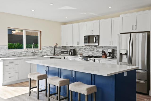 Detail Gallery Image 10 of 32 For 3749 Kingsley St, San Diego,  CA 92106 - 4 Beds | 4 Baths