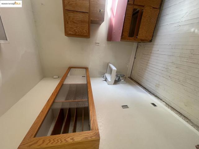 2890 Concord BLVD, Concord CA: https://media.crmls.org/mediaz/17752924-8d7c-49a1-9605-614203ecde30.jpg