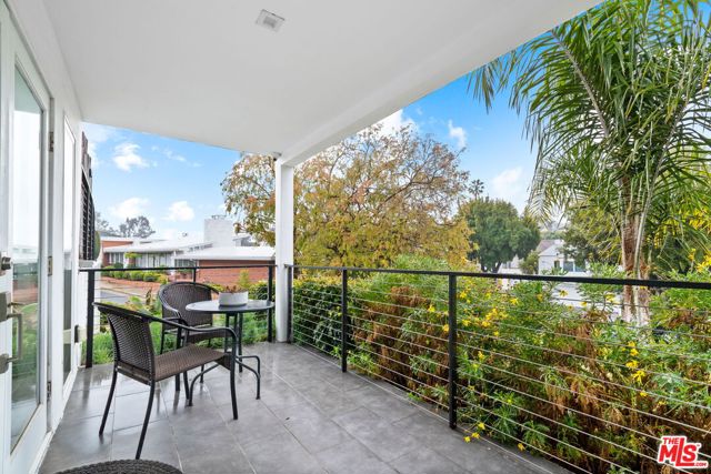 436 Levering Avenue, Los Angeles CA: https://media.crmls.org/mediaz/17754a3e-3dc7-490b-9f78-0c707b6990ca.jpg
