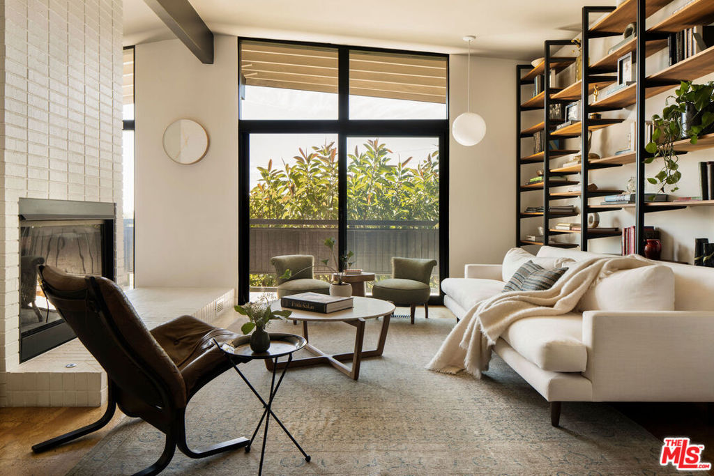 2825 La Cuesta Drive