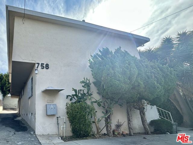 756 Hyperion Avenue, Los Angeles CA: https://media.crmls.org/mediaz/1775aebc-6eb9-4736-b37f-7fdabb9f6a5e.jpg