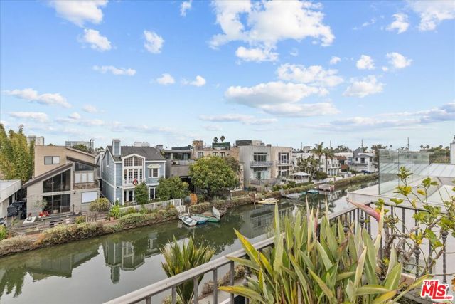 239 Linnie Canal, Venice, California 90291, 3 Bedrooms Bedrooms, ,5 BathroomsBathrooms,Single Family Residence,For Sale,Linnie Canal,24474591