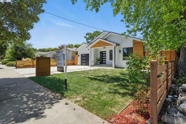 175 N Frances St, Sunnyvale CA: https://media.crmls.org/mediaz/17764cc3-a1a8-4318-84c5-bbefd8e02001.jpg