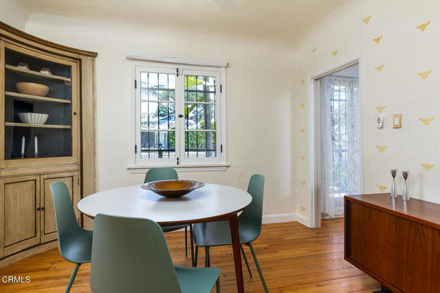 11074 Emelita Street Street, Los Angeles CA: https://media.crmls.org/mediaz/17765bb2-a454-4695-ac75-01081b13a9a7.jpg