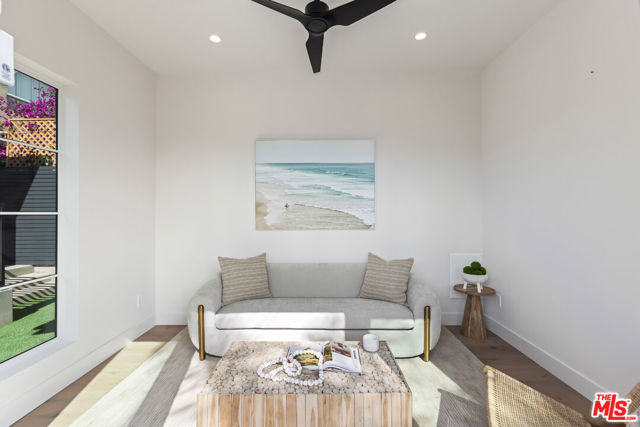 908 Rosecrans Avenue, Manhattan Beach CA: https://media.crmls.org/mediaz/17778197-f3af-4cd4-b490-a030d9045485.jpg