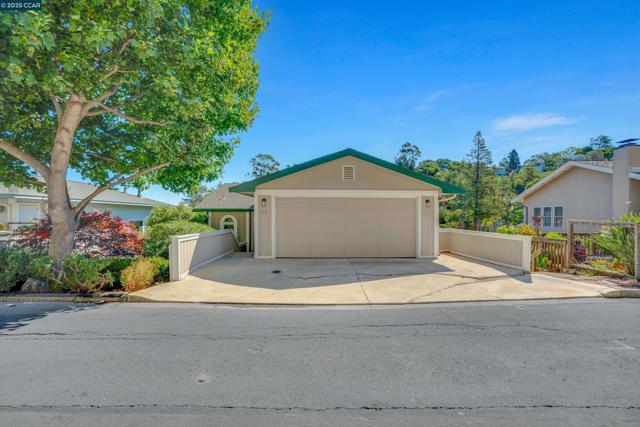 1027 W Arlington Way, Martinez CA: https://media.crmls.org/mediaz/17784bb3-36a2-44ee-a5b3-bdd30bae10bb.jpg