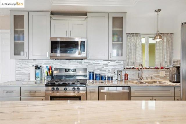 11772 Cranford Way, Oakland CA: https://media.crmls.org/mediaz/1778aa94-b9cb-479c-ab80-acd84b3a9ab5.jpg