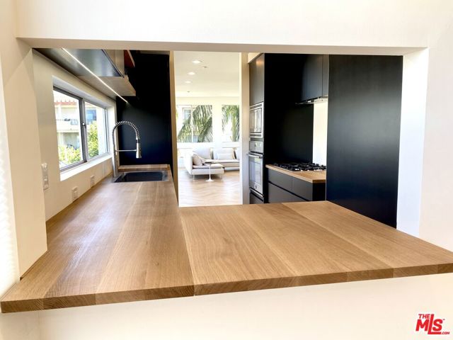 2237 S Bentley Avenue, Los Angeles CA: https://media.crmls.org/mediaz/1778d292-32c7-43c9-a1dc-acfcb55a0595.jpg