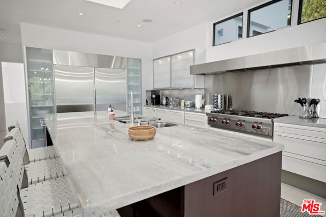 27454 Winding Way, Malibu CA: https://media.crmls.org/mediaz/17792ad4-5915-4892-864c-4dd6baac2648.jpg