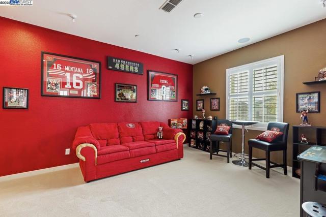 1050 Clear Lake Dr, Oakley CA: https://media.crmls.org/mediaz/1779701e-fcd3-4c1c-b17d-389567fec058.jpg