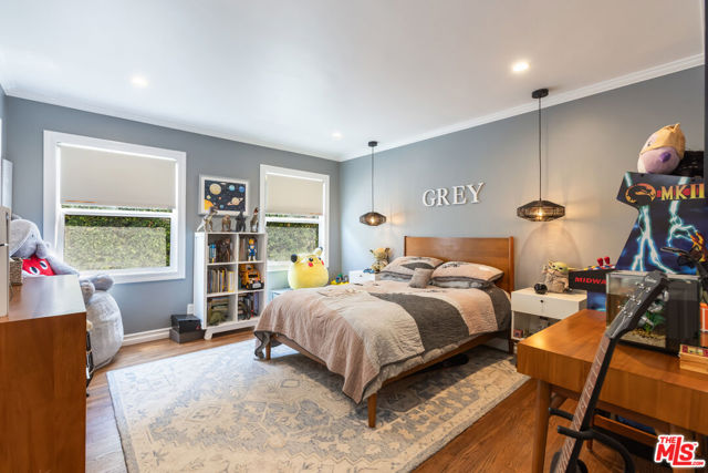 724 N Spaulding Avenue, Los Angeles CA: https://media.crmls.org/mediaz/17799b86-a1ca-467f-8e3f-b6a2250eb870.jpg