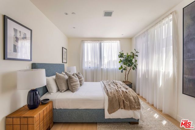 919 1/2 Hilldale Avenue, West Hollywood CA: https://media.crmls.org/mediaz/1779a44f-ae3d-4570-a8da-dabb4206968d.jpg