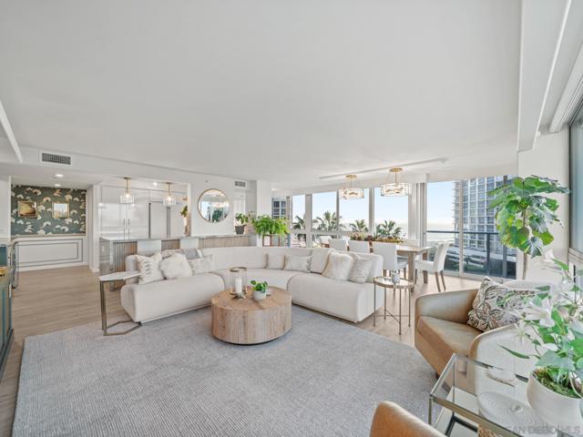 1750 Avenida Del Mundo, Coronado CA: https://media.crmls.org/mediaz/1779b931-140f-445a-877b-c5c78b0e624a.jpg