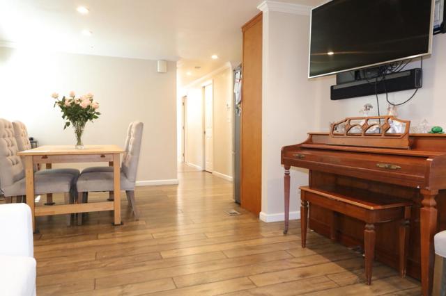 191 E El Camino Real, Mountain View CA: https://media.crmls.org/mediaz/177a6182-f338-4f70-9273-d1adf8c68031.jpg