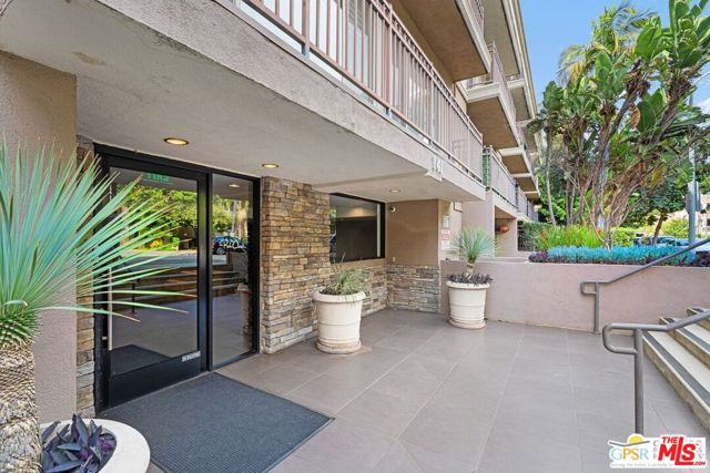 141 S Clark Drive, West Hollywood CA: https://media.crmls.org/mediaz/177a9622-539f-4089-af77-20134b89cfcb.jpg