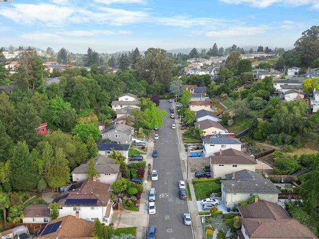 17914 Joseph Dr, Castro Valley CA: https://media.crmls.org/mediaz/177ada91-0a39-4a8d-abba-3e27d29bd0ca.jpg