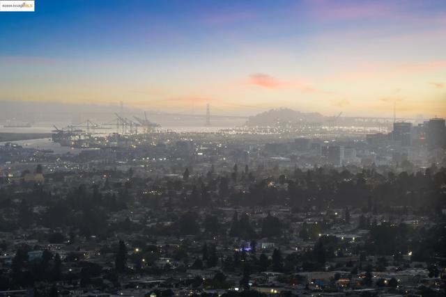6019 Ridgemont Dr, Oakland CA: https://media.crmls.org/mediaz/177b048f-964e-4676-aa65-fdaef1fa6fdf.jpg