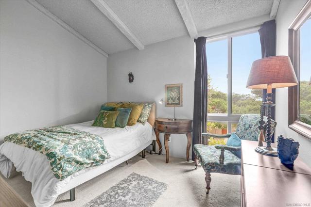 6455 La Jolla Blvd, La Jolla CA: https://media.crmls.org/mediaz/177b18d5-7f74-424e-9ae5-e1cee89af044.jpg