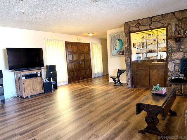 30809 Desert Shadow Rd, Castaic CA: https://media.crmls.org/mediaz/177ba4d2-cc2f-4f1c-9938-d382def2b662.jpg