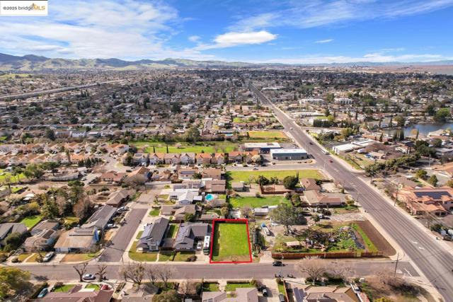 1816 Parsons Ln, Antioch CA: https://media.crmls.org/mediaz/177c3c1a-5298-4182-ae17-eac55ee942a9.jpg