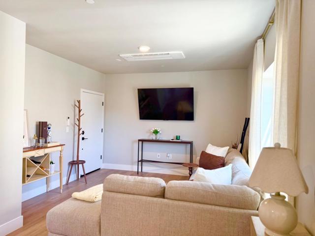 400 San Benito St, Hollister CA: https://media.crmls.org/mediaz/177c49b9-7613-4116-b562-b1e8c6e7c1f9.jpg