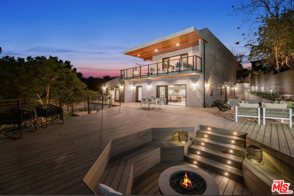 3936 Farley Court — Contemporary