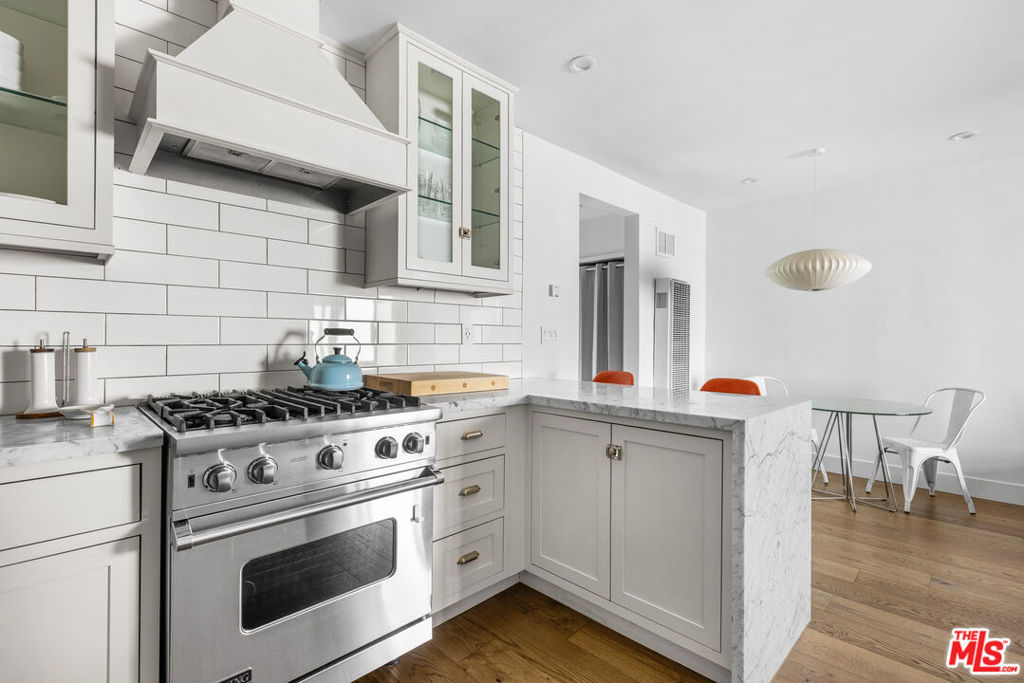 1929 Tamarind Avenue #8