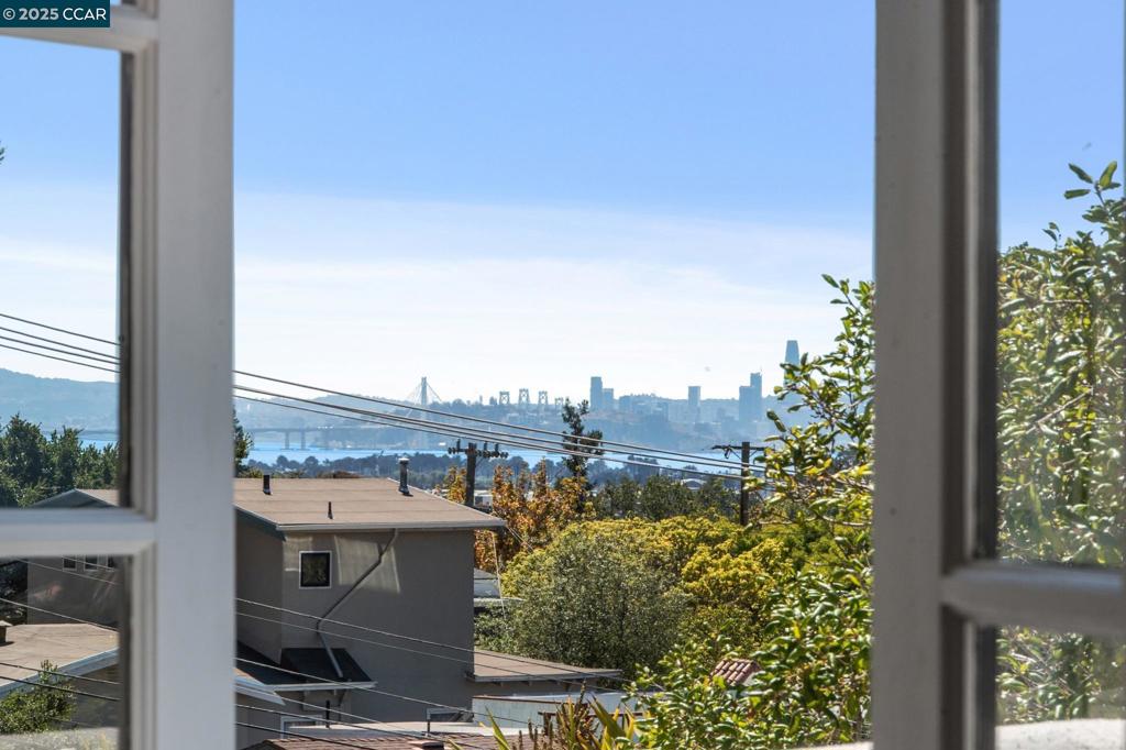 https://media.crmls.org/mediaz/177ce96d-9da6-4864-b546-7e076ec49db3.jpg?preset=X-Large