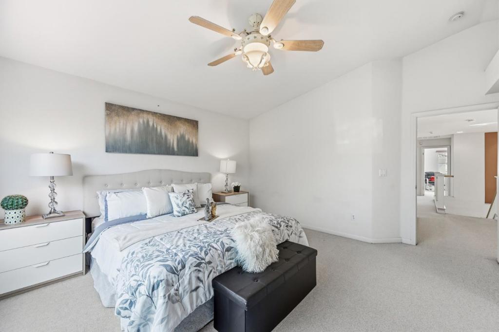 https://media.crmls.org/mediaz/177cf9c7-51a1-449d-b3c3-0335d026f22b.jpg?preset=X-Large
