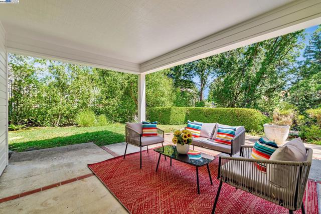 2394 Ironwood Pl, Alamo CA: https://media.crmls.org/mediaz/177d2ee7-80e6-4f98-aabe-e8e4b4ea6f7b.jpg