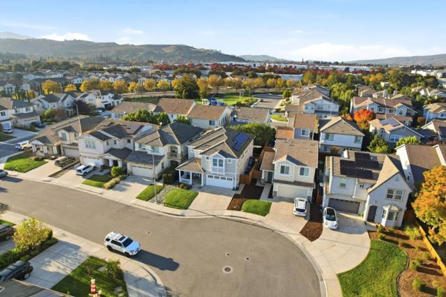 17725 Calle Mazatan, Morgan Hill CA: https://media.crmls.org/mediaz/177d9e1e-a886-4ed0-857a-c26b98e722e9.jpg