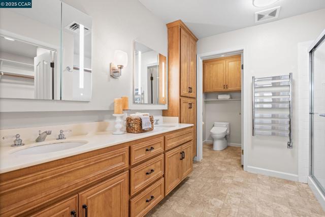 5920 Horsemans Canyon Dr, Walnut Creek CA: https://media.crmls.org/mediaz/177ea363-795a-4031-a2bf-dd64bf3cb292.jpg