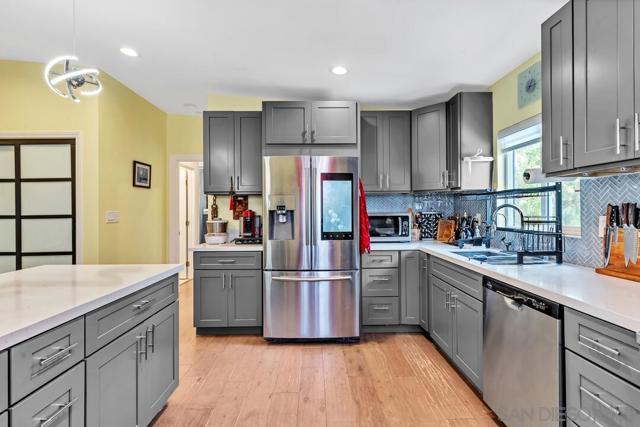 1003 Hayes Ave, San Diego CA: https://media.crmls.org/mediaz/177efe37-e477-4f77-b6d1-26aec67a78d2.jpg