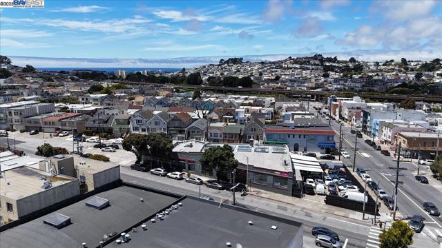 40 Acton St, Daly City CA: https://media.crmls.org/mediaz/177f357e-8e2a-4aa1-bf2f-b9835e3566ec.jpg