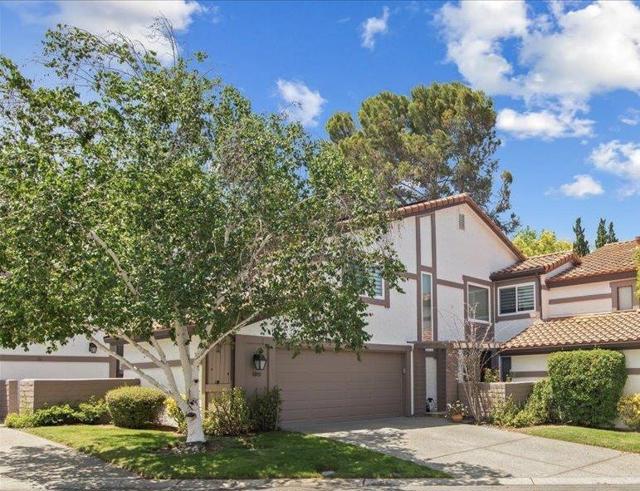 105 Calle Nivel, Los Gatos CA: https://media.crmls.org/mediaz/177f4f9d-c2f1-4ca5-8a43-1e7f739fedf7.jpg