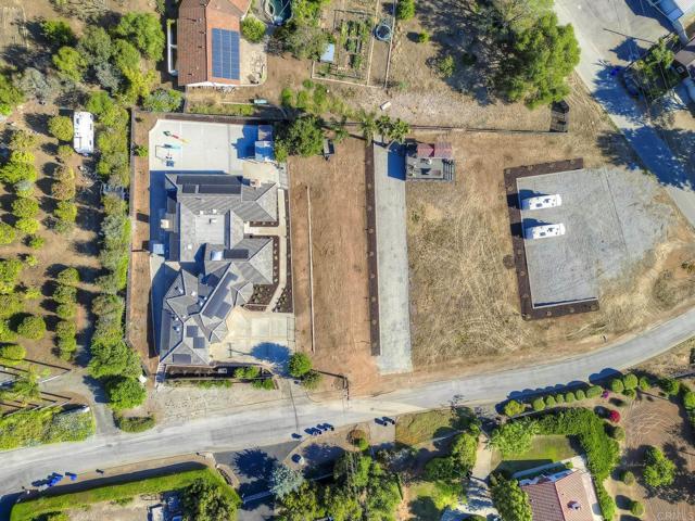 929 Chumash Trail, Vista CA: https://media.crmls.org/mediaz/177f810c-0ab6-4f03-86ef-08ca2cdb4b62.jpg
