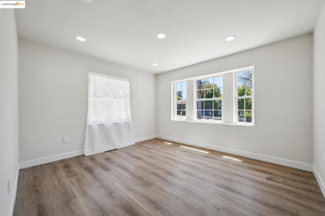 Image 31 of 41 For 1086 61st St