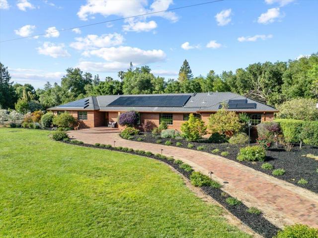 20811 Norada Court, Saratoga CA: https://media.crmls.org/mediaz/178065eb-cceb-4108-997c-d5988b993714.jpg