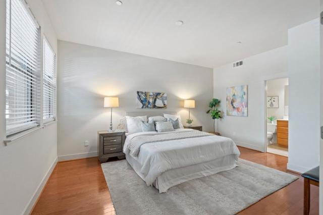 1207 66th Street, Oakland CA: https://media.crmls.org/mediaz/1781011b-9f92-462e-87e1-ed96bcfe7c1c.jpg
